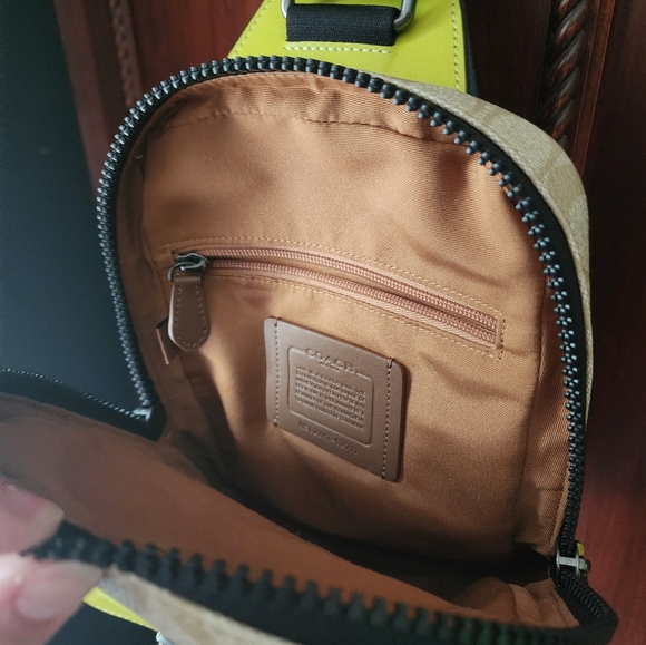 Coach track pack bag, signature and key lime - Picture 6 of 7